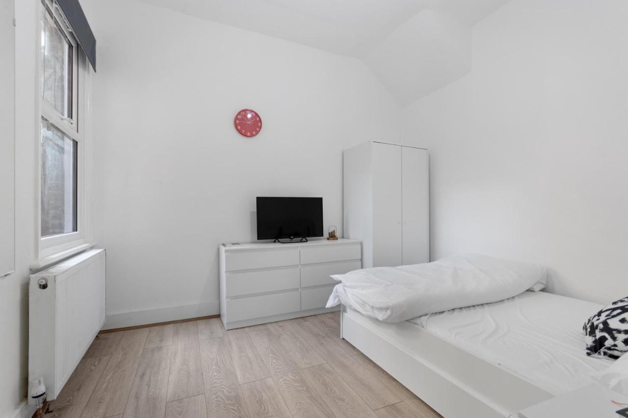 Fantastic 2Bd Barking Stay With Links To The City! Londen Buitenkant foto