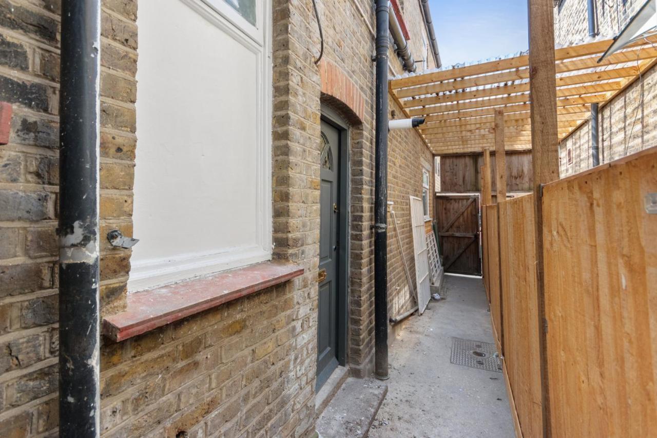 Fantastic 2Bd Barking Stay With Links To The City! Londen Buitenkant foto